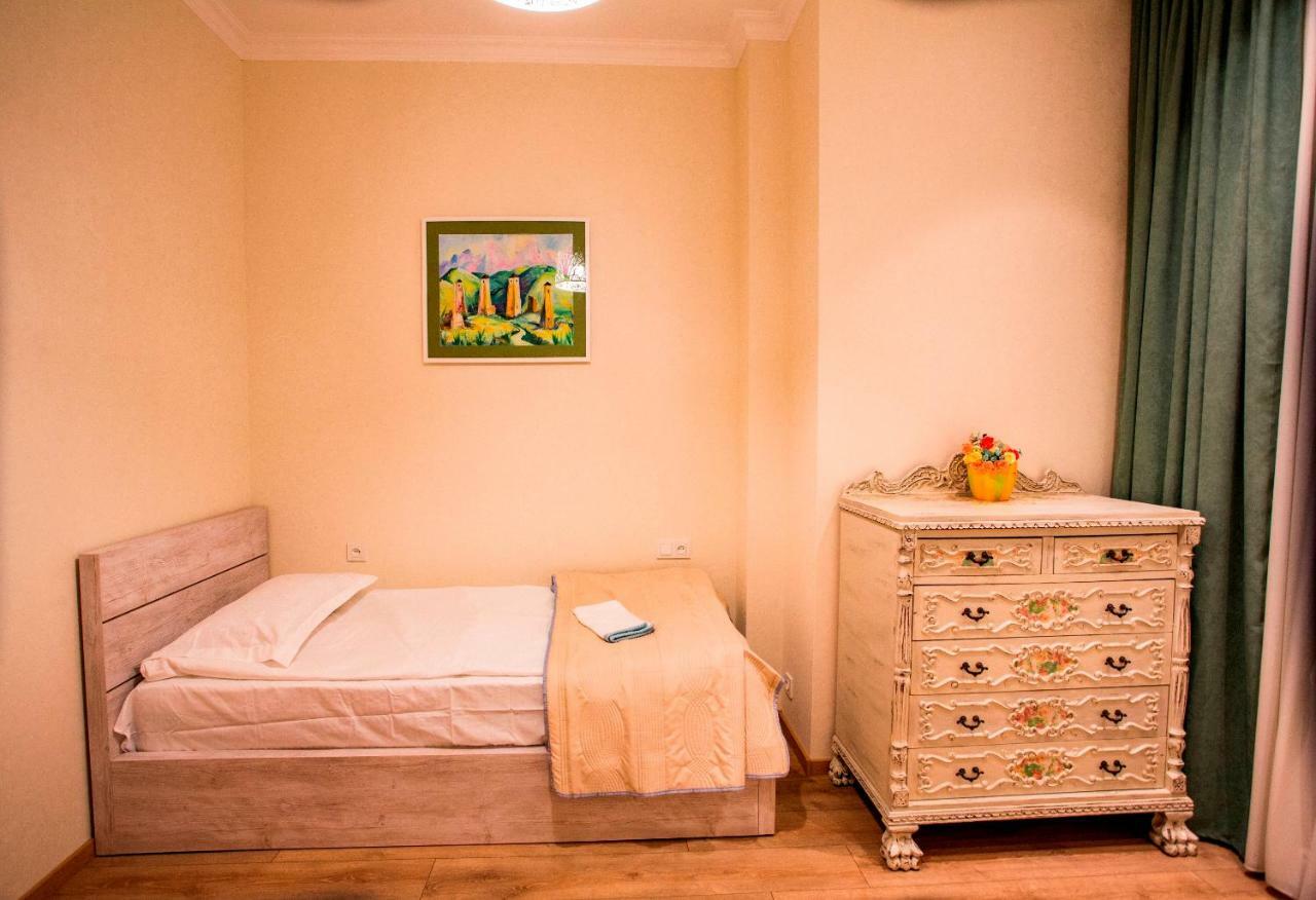 Yellow Apartment In Avlabari Tbilisi Exteriér fotografie